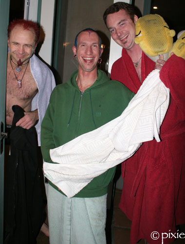 Rub_a_dub_dub_three_men_in_a_tub.jpg