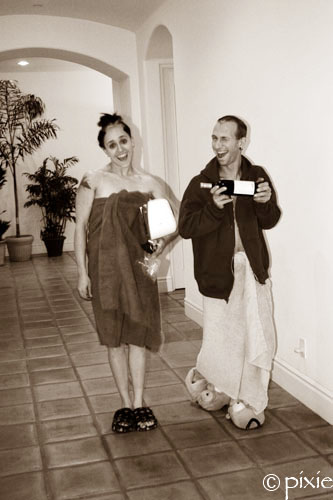 Wine_Steward_Bring_me_some_2006_Charles_Shaw_stat.jpg