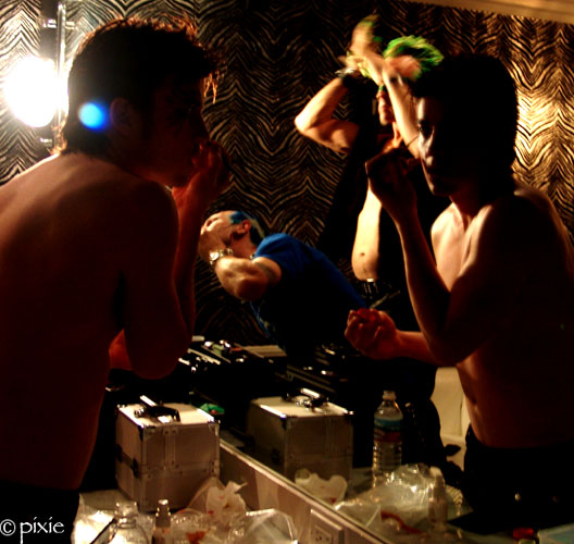 backstage01_small.jpg