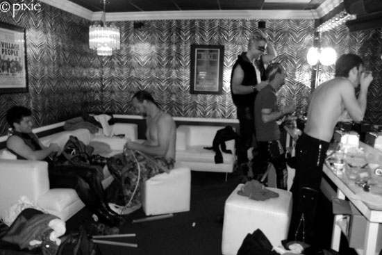 backstage02_small.jpg