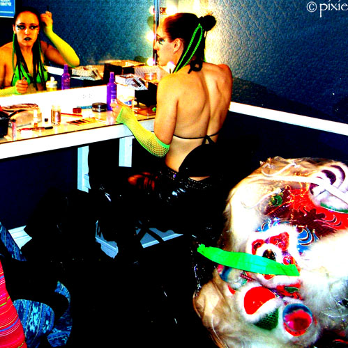 backstage07_small.jpg