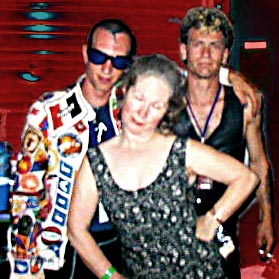 pGalludet05_backstage_with_brady_bunch.jpg