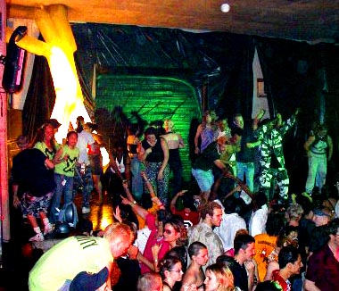 pGalludet11_large_side_dance_crowd.jpg