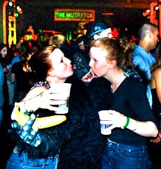 prockfest_mojotony_simian_gets_some_loveing.jpg