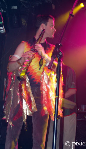 makumba28_small.jpg